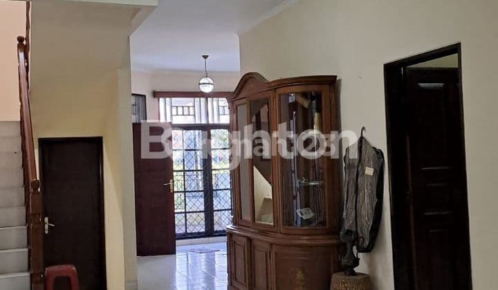 RUMAH BANGUNAN TERAWAT DEKAT SEKOLAH PENABUR STRATEGIS DI KOMPLEK PERUMAHAN CIPINANG JAKARTA TIMUR