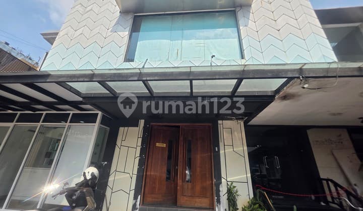 Ruko di Jl. Gunawarman, Kebayoran Baru