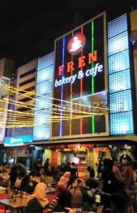 RUKO 10x15m, 3,5 LT ditepi jln raya Kalimalang.