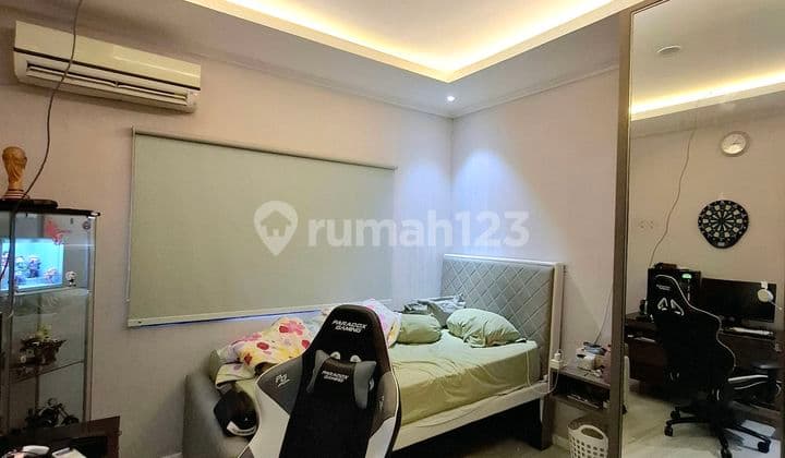 Corner House. 1 Fl. in Janur Hijau, Kelapa Gading, North Jakarta.