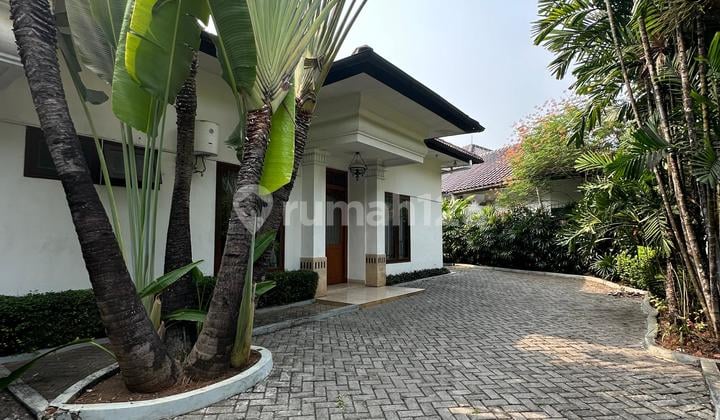 Rumah Asri 1 Lantai di Kemang - SHM, Bebas Banjir