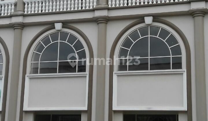 For Rent: Rare Shop House Unit at Food City Green Lake City, West Jakarta