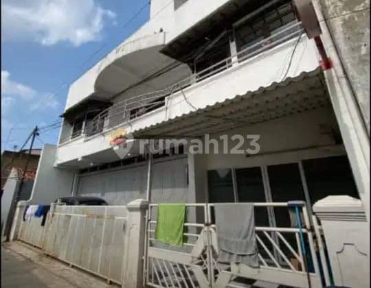 Rumah 2,5 lantai ( kopo )
Lokasi strategis