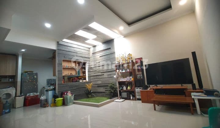 Rumah Taman Holis Indah