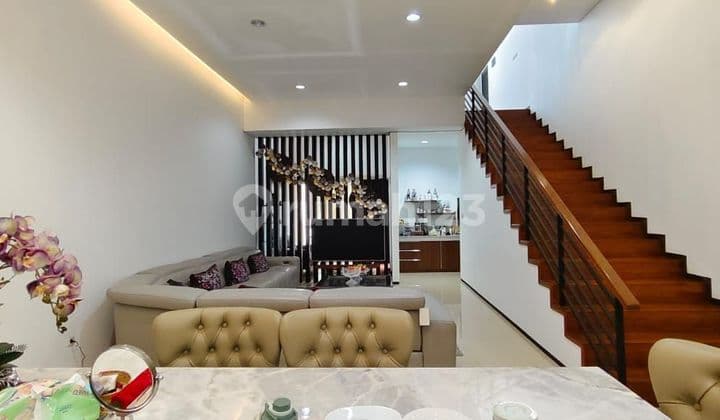 Rumah Modern Minimalis Lux Sangat Siap Huni Singgasana Pradana