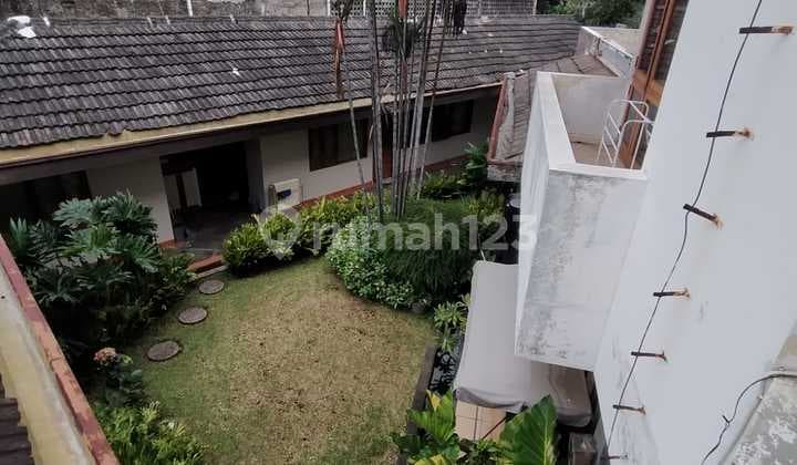 Jarang Ada Rumah Besar Hoek di Kawasan Elit Tubagus Ismail Ada 6 Kamar Kos