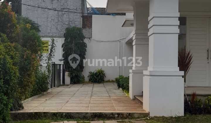 Rumah di Lokasi Nyaman Taman Besar di Cipete