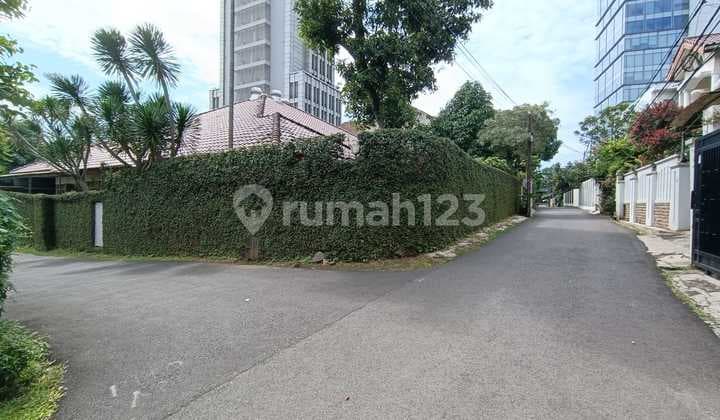 Rumah Asri Hoek 809 M² Dekat Citos - Peruntukan Wisma & Izin 6-8 Lantai