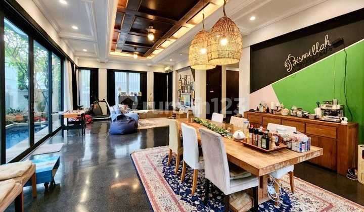 Rumah Mewah Fully Furnished di Dalam Cluster di Pejaten Barat di Area Premium