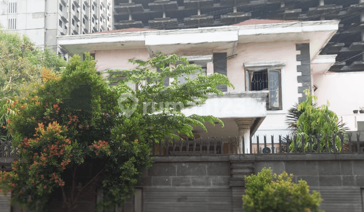 Di Jual Rumah Mewah di Kebon Jeruk