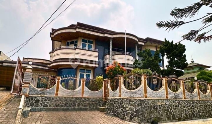 Di Jual Rumah Dekat dengan Alam Sutra