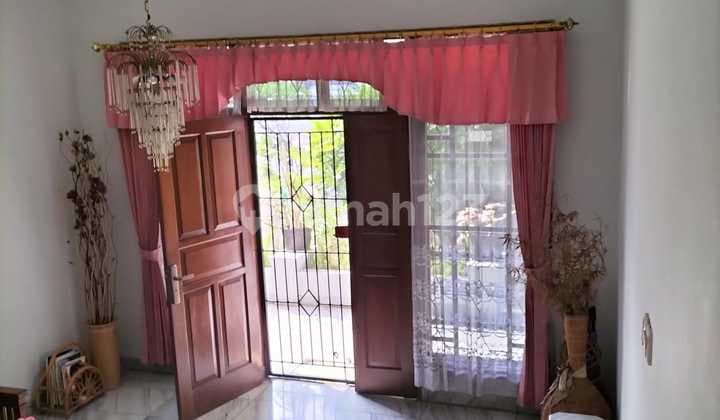 Rumah 2,5 Lantai di Komplek Surya Setra