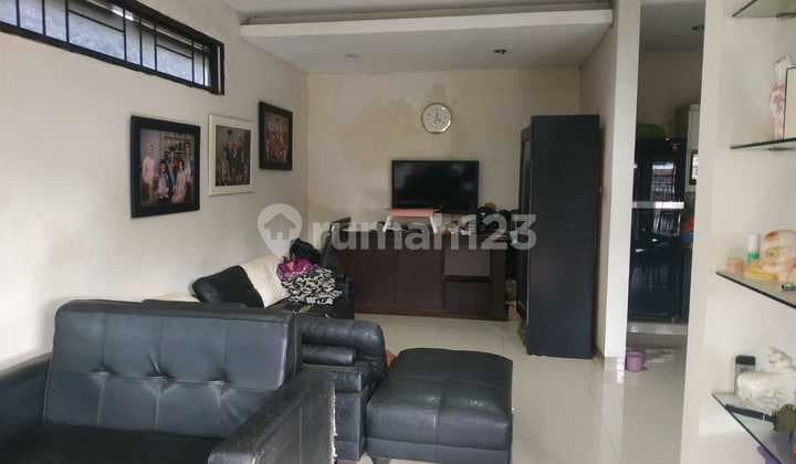 Rumah Nyaman 2 Lantai di Tengah Kota Area Jendral Sudirman