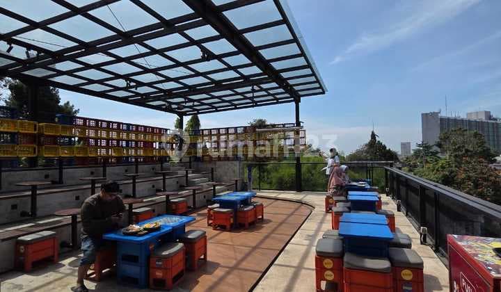 Ruang Usaha Strategis dengan View Kota Bandung Dago Pakar Cocok untuk Kafe