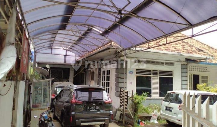 Rumah Tua di Menteng dekat Area Bisnis