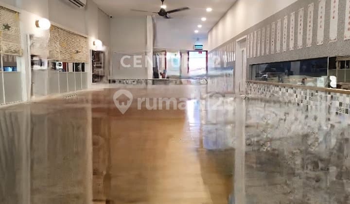 Ruang Usaha di Lokasi Strategis di Kebayoran Baru Cocok Tuk Cafe