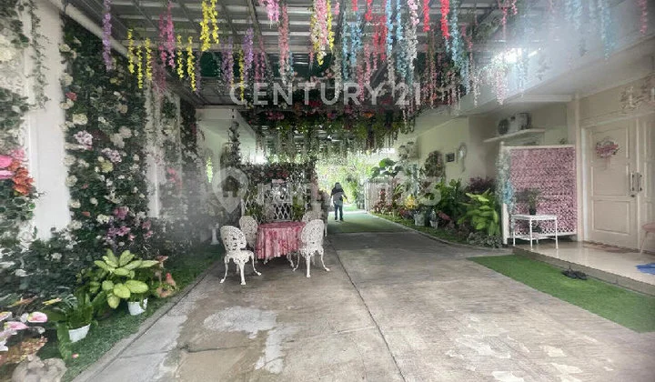 Rare Item, Rumah dengan Lahan Luas di Prime Area Gandaria Utara