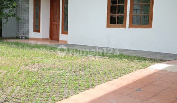Rumah Lama Di Kawasan Komplek Exclusive Di Lebak Bulus, Jaksel.