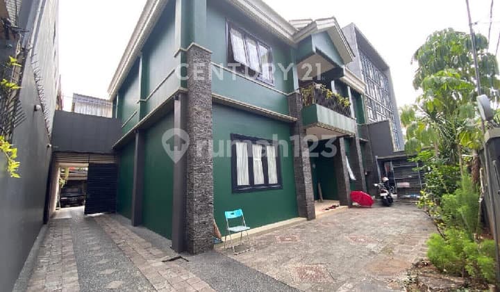Comfortable Home Ready to Move In, Located in Strategic Area of South Jakarta