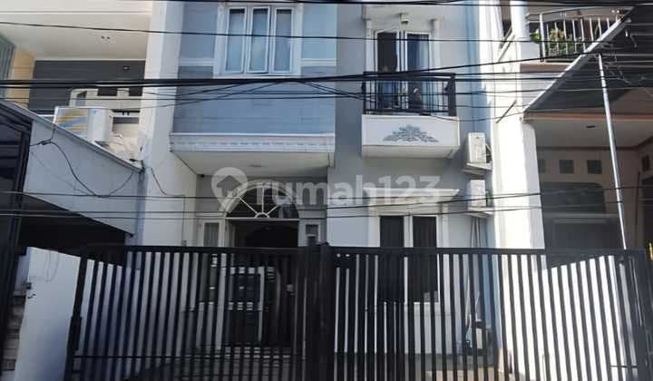 Jual Rumah Bagus 3 Lantai di Kelapa Gading