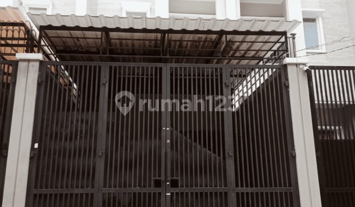 Rumah Lokasi Strategis di Sunter 3Lantai