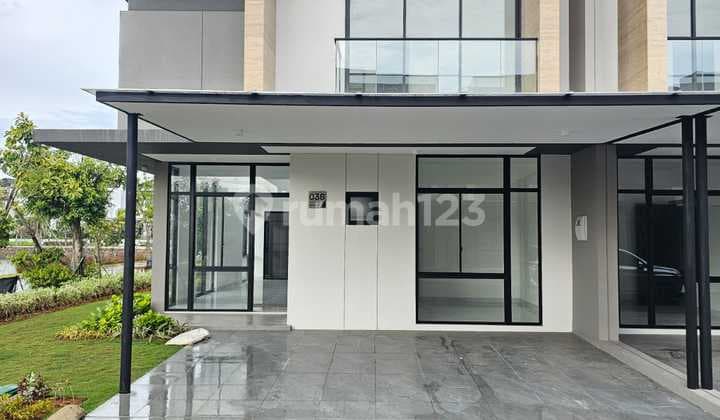 Rumah Minimalis Brand New Hoek Hadap Danau Lokasi di Pik 2