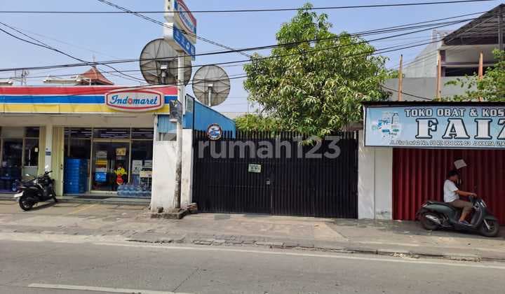 Jual Rumah Ada Gudang Besar Lokasi Jalan Raya di Semper Jakut