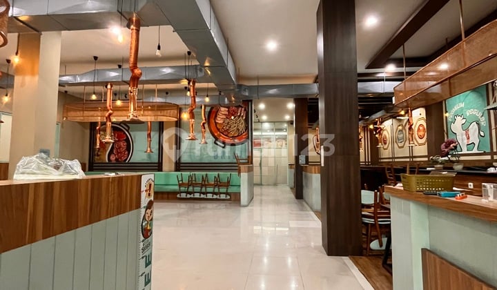 Disewakan Gedung 3 Lantai Ada Basement Muat 12 Mbl Nol Jalan Raya Merr Rungkut Surabaya Cocok untuk Perkantoran/Resto/Sekolah