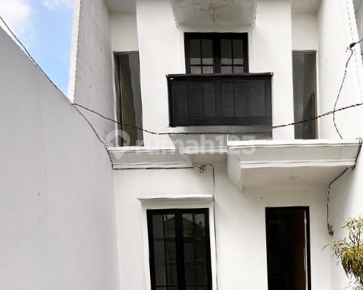 Dijual Rumah Gresss 2 Lantai Semi Furnished Terletak di Main Road Taman Lestari Pondok Tjandra Waru Sidoarjo Dekat Rungkut. Merr. Bandara Juanda