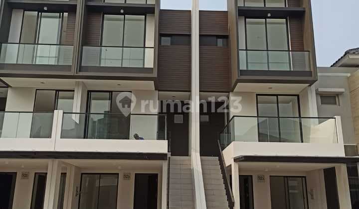 Disewakan Rumah 3 Lantai Golf Island 5X15 AC 4 Unit Siap Huni