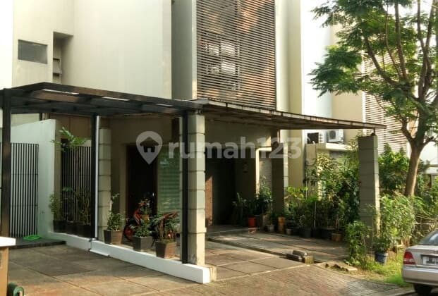 For Sale 2-Storey Luxury & Well-Maintained House in The Green BSD