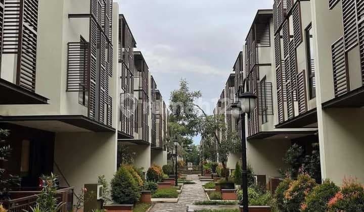 For Sale, 3-Story Renovated and Fully Furnished House in Greenwich Whelford BSD.