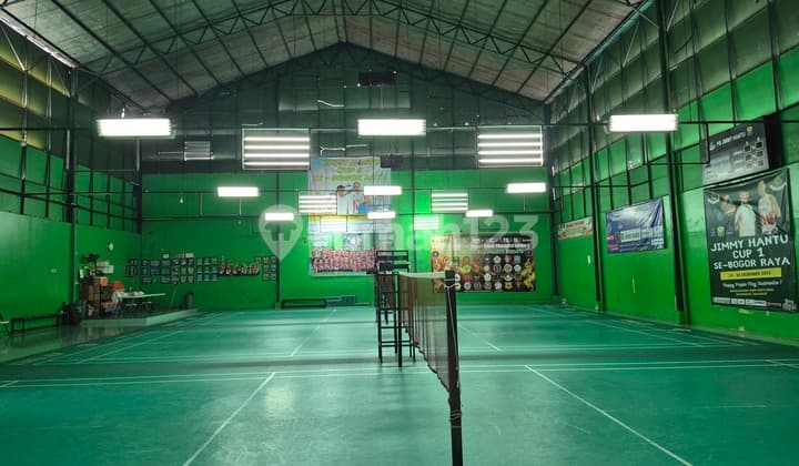 Lapangan Bulutangkis Bagus dan Masih Beroperasi