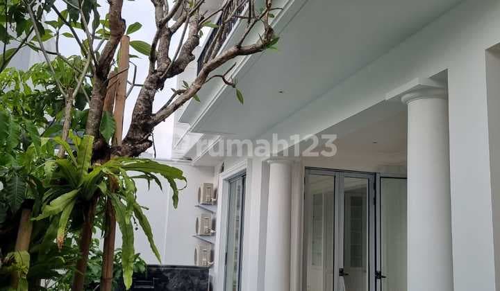 Luxury House in Kebayoran Baru