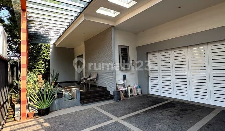 Kencana Loka BSD Rumah Bagus Hoek Hadap Barat Daya-Tenggara