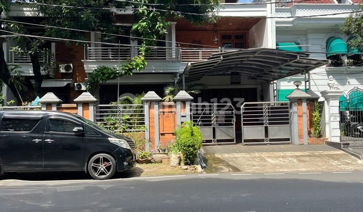 RUMAH LAMA TERAWAT DI PONDOK INDAH
