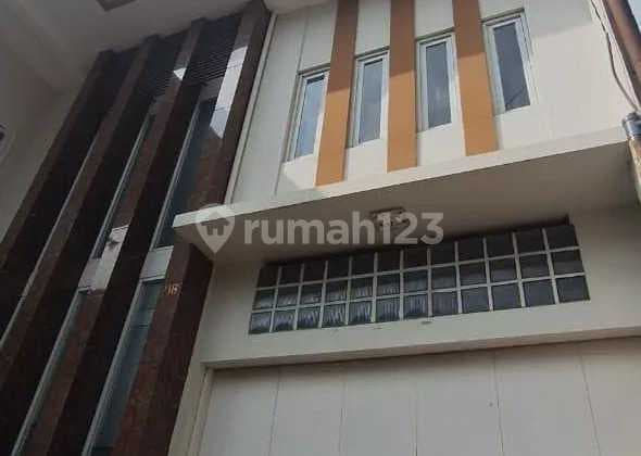 Rumah Kokoh Full Furnished Bagus di Lembang Bandung Utara
