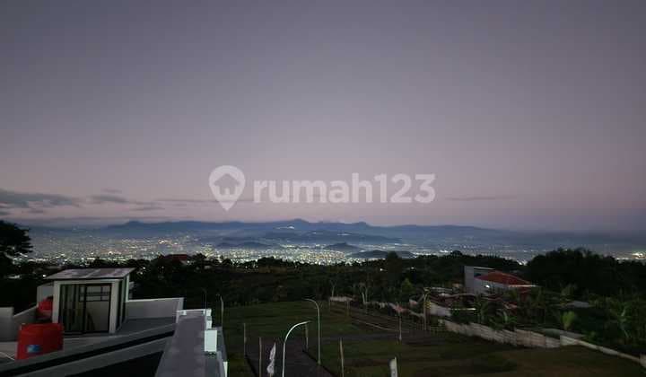 Rumah Furnish Siap Huni Fasilitas Kolam Renang Dekat Tol Bandung