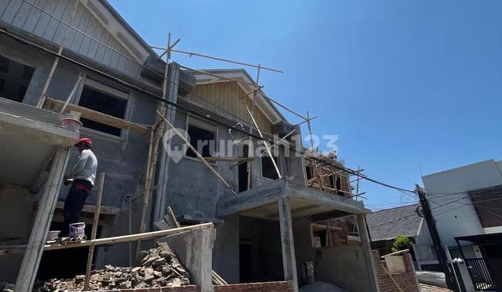 Rumah 2 Lantai, 4 Kamar Tidur di Turangga Bandung.