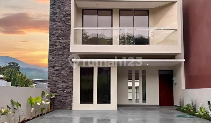 Rumah Modern 2 Lantai di Dago Bandung, Green Hill.