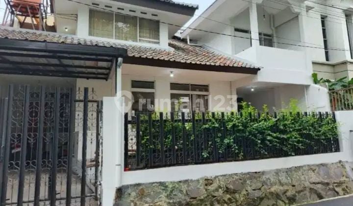 Rumah 2 Lantai Idaman di Cipaganti Bandung.