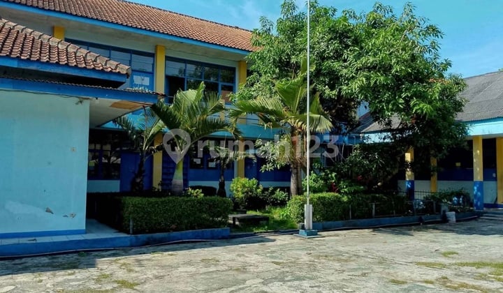 Gedung 2 Lantai Cocok untuk Sekolah & Perkantoran. Kircon Bandung.