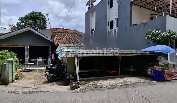 Ruang Usaha Ramai di Dekat Kampus Tekom University, Bandung.
