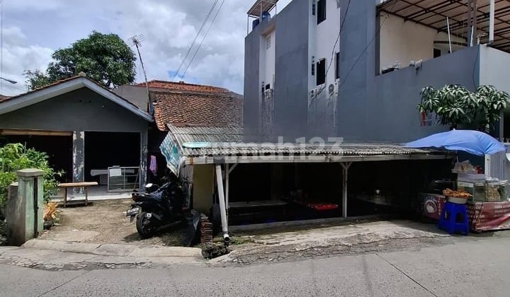 Ruang Usaha Ramai di Dekat Kampus Tekom University, Bandung.