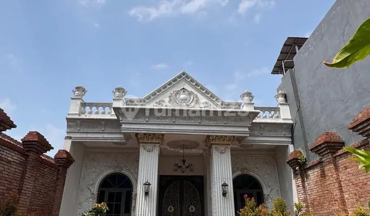 Classic Luxury 2-Bedroom Villa in Tarogong Kaler, Garut.