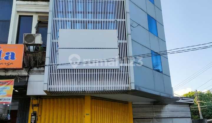 Disewakan Ruko Besar 3 Lantai Parkir Luas di Gatsu Tengah Jl