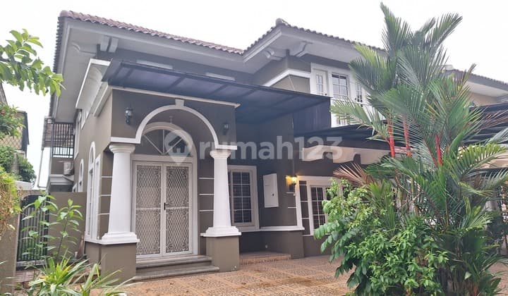 Disewakan Eksklusif! Rumah 4+1 Taman Mediterranian, Lippo Karawaci View Lapang