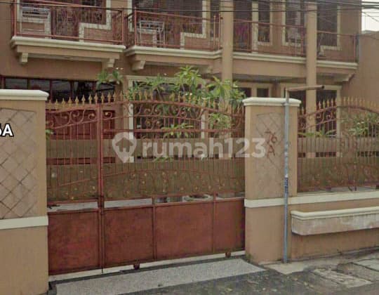 Dijual Rumah Strategis di Jakarta Pusat - 14 Kamar Tidur. Depan Jalan Raya