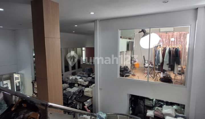 For Sale Ruang Usaha Strategis, Posisi Hoek 3 Lantai di Jalan Sutami Bandung