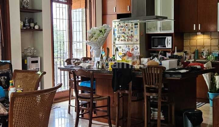 For Sale Rumah mewah semi furnished gegerkalong w/ kolam renang besar